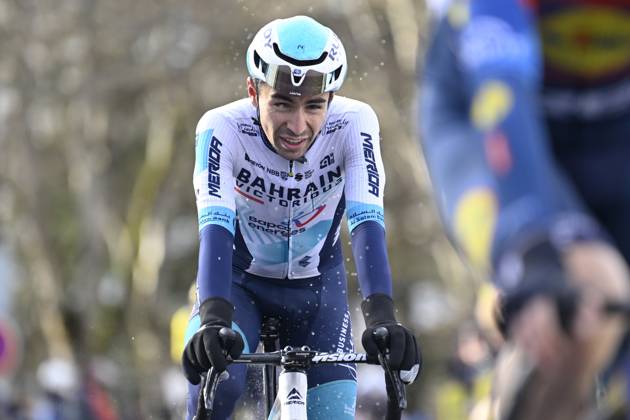 Paris - Nice 2025 - stage 4 LA LOGE DES GARDES, FRANCE - MARCH 12 : Martinez Lenny (FRA) of Bahrain - Victorious during stage 4 of the 83th edition of the Paris - Nice cycling race, a stage of 163,4km with start in Vichy and finish in La Loge Des Gardes on March 12, 2025 in La Loge Des Gardes, France, 12 03 2025 ( Motordriver Kenny Verfaillie - La Loge Des Gardes France  Copyright: xNicoxVereeckenx