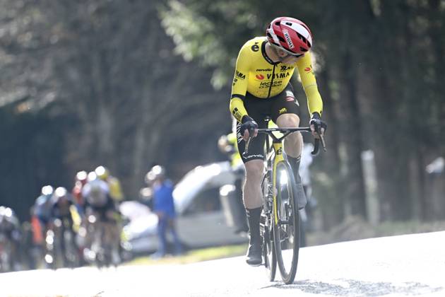 Paris - Nice 2025 - stage 4 LA LOGE DES GARDES, FRANCE - MARCH 12 : Vingegaard Jonas (DEN) of Team Visma Lease A Bike attacking during stage 4 of the 83th edition of the Paris - Nice cycling race, a stage of 163,4km with start in Vichy and finish in La Loge Des Gardes on March 12, 2025 in La Loge Des Gardes, France, 12 03 2025 ( Motordriver Kenny Verfaillie - La Loge Des Gardes France  Copyright: xNicoxVereeckenx