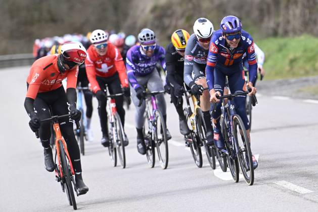 Paris - Nice 2025 - stage 5 LA COTE-SAINT-ANDRE, FRANCE - MARCH 13 : Tarling Joshua (GBR) of Ineos Grenadiers, Barguil Warren (FRA) of Team Picnic Postnl during stage 5 of the 83th edition of the Paris - Nice cycling race, a stage of 196,5km with start in Saint-Just-en-Chevalet and finish in La Cote-Saint-Andre on March 13, 2025 in La Cote-Saint-Andre, France, 13 03 2025 ( Motordriver Kenny Verfaillie - La Cote-Saint-Andre France  Copyright: xNicoxVereeckenx