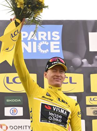 Paris - Nice 2025 - stage 5 LA COTE-SAINT-ANDRE, FRANCE - MARCH 13 : Jorgenson Matteo (USA) of Team Visma Lease A Bike pictured with the yellow jersey during the podium ceremony of stage 5 of the 83th edition of the Paris - Nice cycling race, a stage of 196,5km with start in Saint-Just-en-Chevalet and finish in La Cote-Saint-Andre on March 13, 2025 in La Cote-Saint-Andre, France, 13 03 2025 ( Motordriver Kenny Verfaillie - La Cote-Saint-Andre France  Copyright: xNicoxVereeckenx
