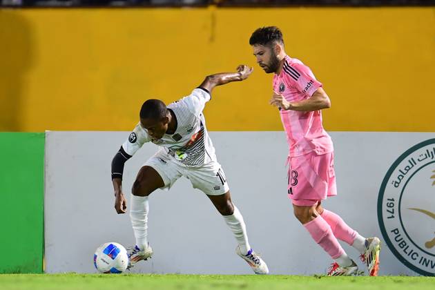 RECORD DATE NOT STATED Concacaf Champions Cup 2025 Cavalier vs Inter Miami Dwayne Atkinson (L) of Cavalier fights for the. ball with Jordi Alba (R) of Inter Miami during the round of 16 second leg match between Cavalier and Inter Miami as part of the CONCACAF Champions Cup 2025, at National Stadium on March 13, 2025 in Kingston, Jamaica. KINGSTON JAMAICA JAMAICA  Copyright: xAdrianxMaciasx 20250313203631_CCC_2025_R16_CAV_MIA_ATKINSON48