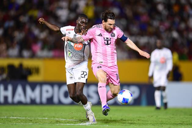 RECORD DATE NOT STATED Concacaf Champions Cup 2025 Cavalier vs Inter Miami Jerome Mcleary (L) of Cavalier fights for the ball with Lionel Messi (R) of Inter Miami during the round of 16 second leg match between Cavalier and Inter Miami as part of the CONCACAF Champions Cup 2025, at National Stadium on March 13, 2025 in Kingston, Jamaica. KINGSTON JAMAICA JAMAICA  Copyright: xAdrianxMaciasx 20250313205555_CCC_2025_R16_CAV_MIA_MESSI64