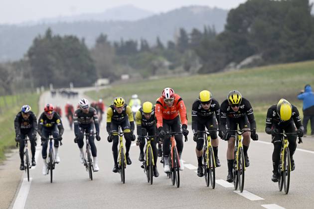 Paris - Nice 2025 - stage 6 BERRE L ETANG, FRANCE - MARCH 14 : riders of Team Visma Lease a Bike during stage 6 of the 83th edition of the Paris - Nice cycling race, a stage of 209,8km with start in Saint-Julien-en-Saint-Alban and finish in Berre L Etang on March 14, 2025 in Berre L Etang, France, 14 03 2025 ( Motordriver Kenny Verfaillie - Berre L Etang France  Copyright: xNicoxVereeckenx