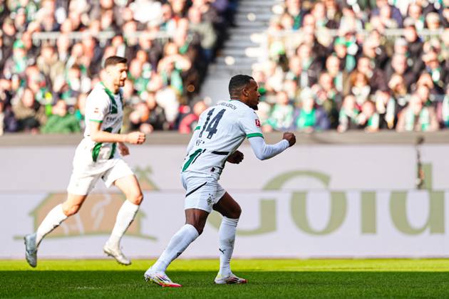 Goal celebration after goal to 0 1 by penalty kick Alassane Plea Borussia Moenchengladbach, 14 GER, SV Werder Bremen vs Borussia Moenchengladbach, Football, Bundesliga, Matchday 26, Match 2024 25, 15 03 2025 DFL REGULATES PROHIBIT ANY USE OF PHOTOGRAPHS AS IMAGE SEQUENCES AND OR QUASI VIDEO GER, SV Werder Bremen vs Borussia Moenchengladbach, Football, Bundesliga, Matchday 26, Season 2024 25, 15 03 2025 Bremen Copyright: xEibner-Pressefoto MarcelxvonxFehrnx EP_MFN