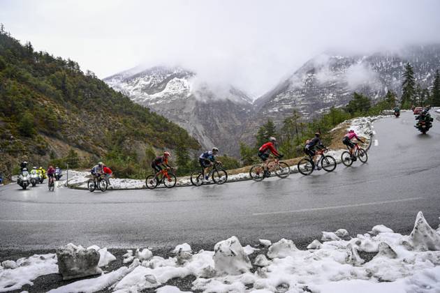 Paris - Nice 2025 - stage 7 AURON, FRANCE - MARCH 15 : Illustration picture of the escape pack in the snow during stage 7 of the 83th edition of the Paris - Nice cycling race, a stage of 109,3km with start in Nice and finish at Auron on March 15, 2025 in Auron, France, 15 03 2025 ( Motordriver Kenny Verfaillie - Auron France  Copyright: xNicoxVereeckenx