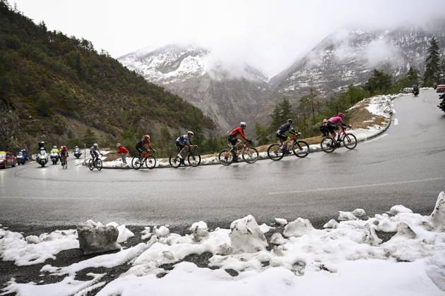 Paris - Nice 2025 - stage 7 AURON, FRANCE - MARCH 15 : Illustration picture showing the escape pack in the snow during stage 7 of the 83th edition of the Paris - Nice cycling race, a stage of 109,3km with start in Nice and finish at Auron on March 15, 2025 in Auron, France, 15 03 2025 ( Motordriver Kenny Verfaillie - Auron France  Copyright: xNicoxVereeckenx