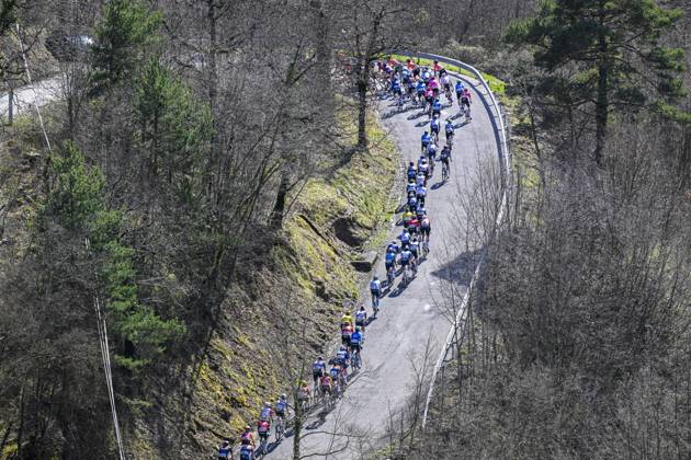 Paris - Nice 2025 - stage 8 NICE, FRANCE - MARCH 16 : Illustration picture of the peloton during stage 8 and final stage of the 83th edition of the Paris - Nice cycling race, a stage of 119,9km with start and finish in Nice on March 16, 2025 in Nice, France, 16 03 2025 ( Motordriver Kenny Verfaillie - Nice France  Copyright: xNicoxVereeckenx