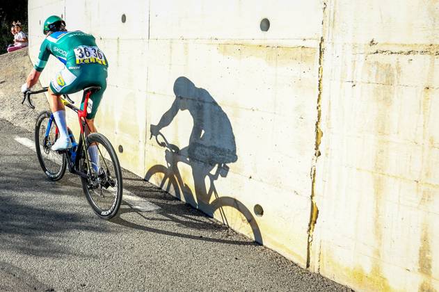 Sport Bilder des Tages Danish Mads Pedersen of Lidl-Trek pictured in action during stage eight of the 83th edition of the Paris-Nice cycling race, 119,9 km from Nice to Nice, France, Sunday 16 March 2025. DAVIDxPINTENS  x115099601x
