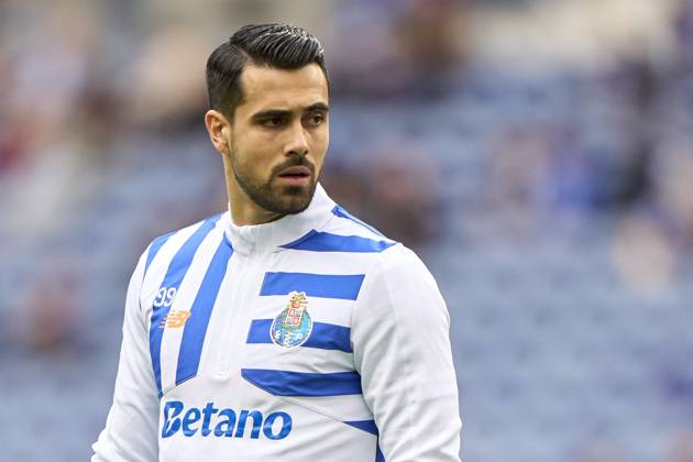 FC Porto v AVS - Liga Portugal Betclic Diogo Costa of FC Porto looks on during the warm-up prior to the Liga Portugal Betclic match between FC Porto and AVS Futebol at Estadio Do Dragao in Porto, Portugal, on March 15, 2025. Porto, Portugal Porto Portugal Copyright: xJosexManuelxAlvarezxReyx originalFilename:alvarezrey-slbenfic250315_npXHk