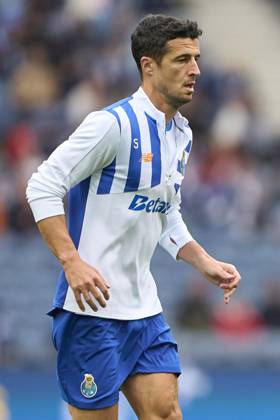 FC Porto v AVS - Liga Portugal Betclic Ivan Marcano of FC Porto looks on during the warm-up prior to the Liga Portugal Betclic match between FC Porto and AVS Futebol at Estadio Do Dragao in Porto, Portugal, on March 15, 2025. Porto, Portugal Porto Portugal Copyright: xJosexManuelxAlvarezxReyx originalFilename:alvarezrey-slbenfic250315_npzx6