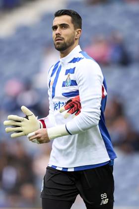 FC Porto v AVS - Liga Portugal Betclic Diogo Costa of FC Porto warms up before the Liga Portugal Betclic match between FC Porto and AVS Futebol at Estadio Do Dragao in Porto, Portugal, on March 15, 2025. Porto, Portugal Porto Portugal Copyright: xJosexManuelxAlvarezxReyx originalFilename:alvarezrey-slbenfic250315_np8Rx