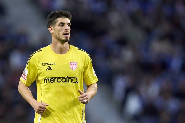 FC Porto v AVS - Liga Portugal Betclic Lucas Piazon of AVS Futebol looks on during the Liga Portugal Betclic match between FC Porto and AVS Futebol at Estadio Do Dragao in Porto, Portugal, on March 15, 2025. Porto, Portugal Porto Portugal Copyright: xJosexManuelxAlvarezxReyx originalFilename:alvarezrey-slbenfic250315_npG5e