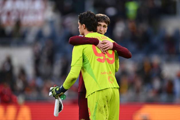 CALCIO - Serie A - AS Roma vs Cagliari Calcio Mile Svilar of A.S. Roma and Alexis Saelemaekers of A.S. Roma particPhoto by IPA ABACAPRESS.COMtes in the 29th day of the Serie A Championship between A.S. Roma and Cagliari Calcio at the Olympic Stadium on March 16, 2025 in Rome, Italy. Rome Italy  Copyright: xIPAxSport ABACAx