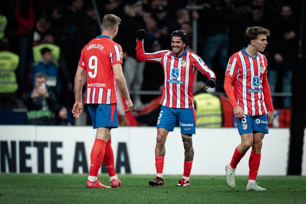 Atletico de Madrid v FC Barcelona, Barca - LaLiga EA Sports MADRID, SPAIN, MARCH 16: Alexander Sorloth of Atletico de Madrid celebrating after scoring his goal with Rodrigo de Paul of Atletico de Madrid during the LaLiga EA Sports match between Atletico de Madrid and FC Barcelona at Estadio Civitas Metropolitano on March 16, 2025 in Madrid, Spain. Madrid Estadio Civitas Metropolitano Madrid Spain Copyright: xAlexxPerezx AtleticodeMadridFCBarcelona16MARCH282