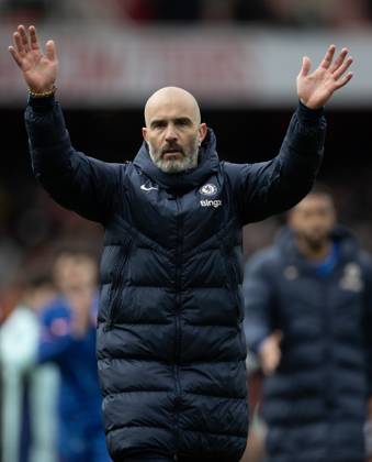 Arsenal FC v Chelsea FC - Premier League LONDON, ENGLAND - MARCH 16: Chelsea manager Enzo Maresca applauds the away fans after the Premier League match between Arsenal FC and Chelsea FC at Emirates Stadium on March 16, 2025 in London, England. London Emirates Stadium England United Kingdom Copyright: xVisionhausx 776173156