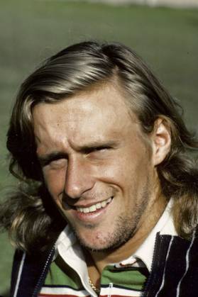 Björn Borg. Ehemaliger Tennisspieler Nr. 1 der Welt, geboren am 6. Juni 1956. Er war der erste Mann in der Open Ära, der 11 Grand Slam Titel im Einzel gewann, davon sechs bei den French Open und fünf in Folge in Wimbledon. 1979. Kristoffersson Bjorn Borg. Former world no 1 tennis player born june 6 1956. He became the first man in the Open era to win 11 Grand Slam singles titles with six at the French open and five consecutively wins at Wimbledon. 1979. Kristoffersson Copyright: imageBROKER Sjoberg ibljsj12883284.jpg Bitte beachten Sie die gesetzlichen Bestimmungen des deutschen Urheberrechtes hinsichtlich der Namensnennung des Fotografen im direkten Umfeld der Veröffentlichung Björn Borg. Ehemaliger Tennisspieler Nr. 1 der Welt, geboren am 6. Juni 1956. Er war der erste Mann in der Open Ära, der imago images 0807154207