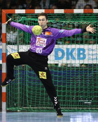 21 03 2025, xtgx, Handball, Daikin HBL, SC Magdeburg Füchse Berlin emspor v l Nikola Portner Magdeburg, 80 Parade, haelt den Ball, faengt den Ball, pariert Magdeburg