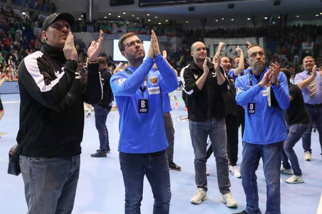 21 03 2025, xtgx, Handball, Daikin HBL, SC Magdeburg Füchse Berlin emspor v l Stefan Kretzschmar Berlin, Board Member for Sport , Jaron Siewert Berlin, Coach , Paul Drux Berlin , Goalkeeping Coach Dejan Peric Celebrating the victory, cheering after the end of the game Magdeburg