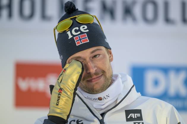 250323 Sturla Holm Laegreid of Norway celebrates with the men™s World Cup trophy after men s 15 km mass start during the IBU World Cup on March 23, 2025 in Oslo Photo Mathias Bergeld BILDBYRAN kod MB MB1115 biathlon biathlon biathlon world cup ibu world cup masstart mass start bbeng norway jubel Copyright: MATHIASxBERGELD BB250323MB285