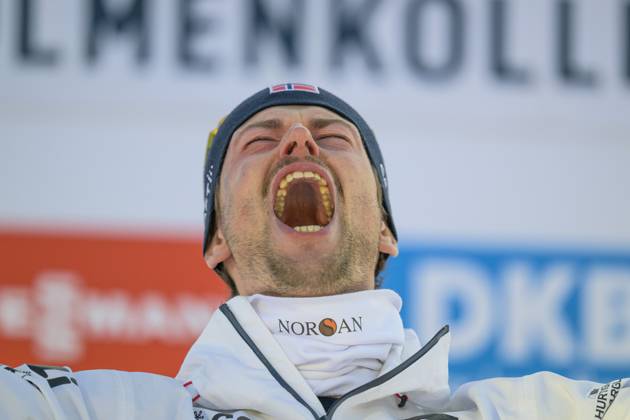 250323 Sturla Holm Laegreid of Norway celebrates with the men™s World Cup trophy after men s 15 km mass start during the IBU World Cup on March 23, 2025 in Oslo Photo Mathias Bergeld BILDBYRAN kod MB MB1115 biathlon biathlon biathlon world cup ibu world cup masstart mass start bbeng norway jubel Copyright: MATHIASxBERGELD BB250323MB286