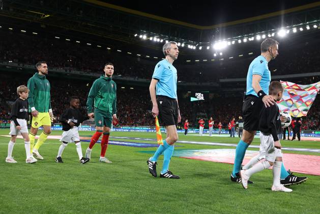 2025 03 23 xJAx Portugal, Lisbon Estadio Jose Alvalade UEFA Nations League 2025 Quarter finals Portugal Denmark v l , goalkeeper, Goalkeeper Diogo Costa Portugal , Cristiano Ronaldo Portugal , Referee, Referee Slavko Vincic run in Copyright: JoaquimxFerreira