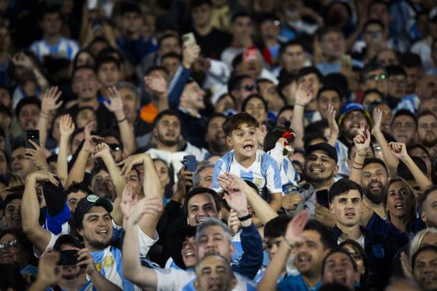 Argentina v Brazil - FIFA World Cup, WM, Weltmeisterschaft, Fussball 2026 Qualifier Fans of Argentina cheer during the South of American FIFA World Cup 2026 Qualifier between Argentina and Brazil at Estadio Mas Monumental Antonio Vespucio Liberti on March 25, 2025 in Buenos Aires, Argentina. Buenos Aires Argentina Copyright: xMatiasxBagliettox originalFilename:baglietto-notitle250325_npfPT