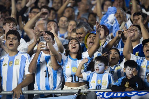 Argentina v Brazil - FIFA World Cup, WM, Weltmeisterschaft, Fussball 2026 Qualifier Fans of Argentina cheer during the South of American FIFA World Cup 2026 Qualifier between Argentina and Brazil at Estadio Mas Monumental Antonio Vespucio Liberti on March 25, 2025 in Buenos Aires, Argentina. Buenos Aires Argentina Copyright: xMatiasxBagliettox originalFilename:baglietto-notitle250325_npOfL
