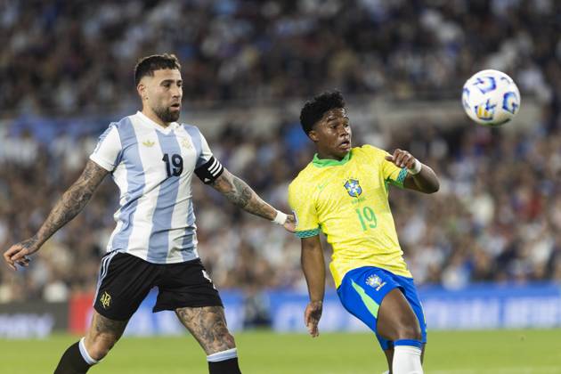 Argentina v Brazil - FIFA World Cup, WM, Weltmeisterschaft, Fussball 2026 Qualifier Nicolas Otamendi of Argentina and Endrick of Brazil in action during the South of American FIFA World Cup 2026 Qualifier between Argentina and Brazil at Estadio Mas Monumental Antonio Vespucio Liberti on March 25, 2025 in Buenos Aires, Argentina. Buenos Aires Argentina Copyright: xMatiasxBagliettox originalFilename:baglietto-notitle250325_npqFa