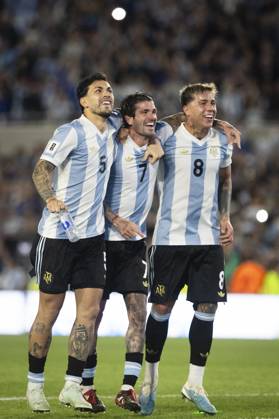 Argentina v Brazil - FIFA World Cup, WM, Weltmeisterschaft, Fussball 2026 Qualifier Rodrigo De Paul, Leandro Paredes and Enzo Fernandez of Argentina celebrate after winning the South of American FIFA World Cup 2026 Qualifier between Argentina and Brazil at Estadio Mas Monumental Antonio Vespucio Liberti on March 25, 2025 in Buenos Aires, Argentina. Buenos Aires Argentina  Copyright: xMatiasxBagliettox originalFilename:baglietto-notitle250325_npBBQ