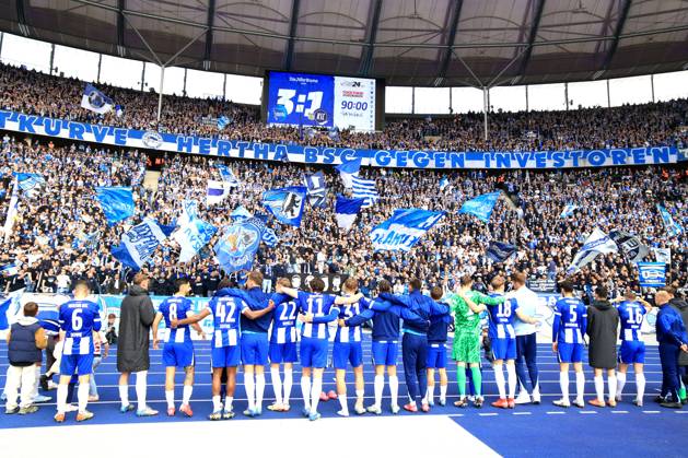 DEU, DFL, 2 FBL, Hertha BSC vs Karlsruher SC, 29 03 2025, Berliner Olympiastadion, Berlin, DEU, DFL, 2 FBL, Hertha BSC vs Karlsruher SC, im Bild Hertha Spielerkreis, Hertha BSC Fans DFL regulations prohibit any use of Photographs as image sequences and or quasi video Foto Juergen Engler nordphoto GmbH nordphotoxGmbHx xEngler nph00076