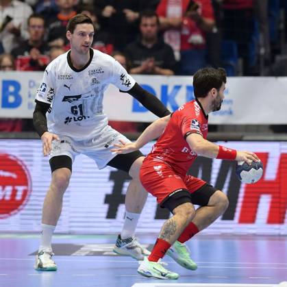 Erik Balenciaga MT Melsungen 6 on the ball , Hendrik Pekeler THW Kiel 61 , GER, MT Melsungen THW Kiel, Handball, 1 Bundesliga, 24 Matchday, Season 2024 2025, 29 03 2025, GER, MT Melsungen THW Kiel, Handball, 1 Bundesliga, 24 Matchday, Season 2024 2025, 29 03 2025 Kassel Copyright: xEibner-Pressefotox xRolandxSippelx EP_RSL