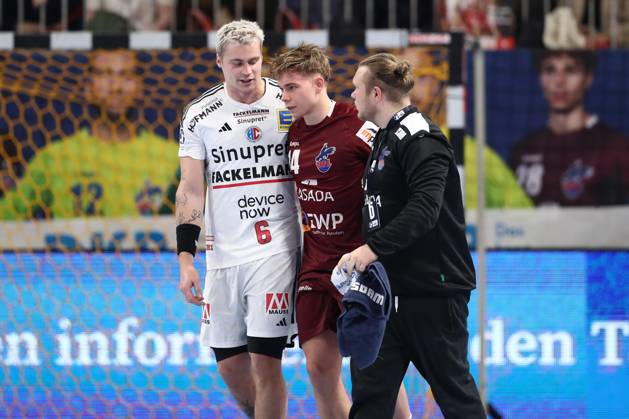 29 03 2025, xtgx, Handball Daikin HBL, VfL Potsdam HC Erlangen emspor, v l Marek Nissen Erlangen, 14 , fault Max Guenther Günther, Potsdam, 14 Potsdam