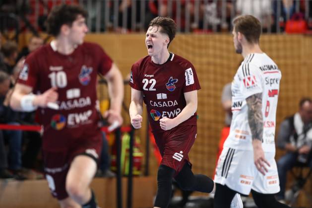 29 03 2025, xtgx, Handball Daikin HBL, VfL Potsdam HC Erlangen emspor, v l Maxim Orlov Potsdam, 22 Celebrating the victory, cheering after the end of the game Potsdam