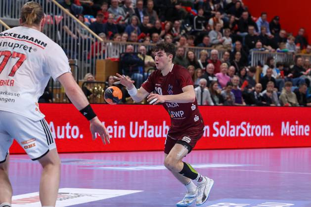 Elias Kofler VFL Potsdam, 10 catches the ball after a pass, 1 VFL Potsdam vs HC Erlangen, 1 Bundesliga, Daikin, HBL, 29 03 20251 VFL Potsdam vs HC Erlangen, 1 Bundesliga, Daikin, HBL, 29 03 2025 Potsdam Brandenburg Germany Copyright: xFootbowl ThomasxSobotzkix