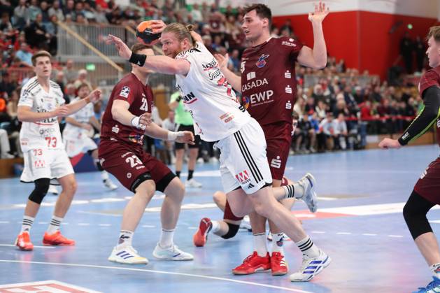 29 03 2025, xtgx, Handball Daikin HBL, VfL Potsdam HC Erlangen emspor, v l Maciej Gebala Erlangen, 77 throws goal, goal scorer, scores goal, scores the goal Potsdam