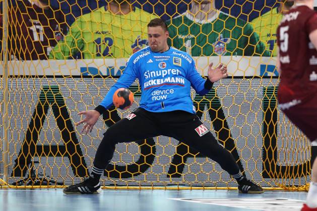29 03 2025, xtgx, Handball Daikin HBL, VfL Potsdam HC Erlangen emspor, v l Dario Quenstedt Erlangen, 1 save, holds the ball, catches the ball, parries Potsdam