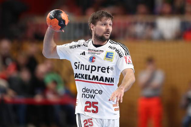 29 03 2025, xtgx, Handball Daikin HBL, VfL Potsdam HC Erlangen emspor, v l Marko Bezjak Erlangen, 25 on the ball, plays the ball Potsdam