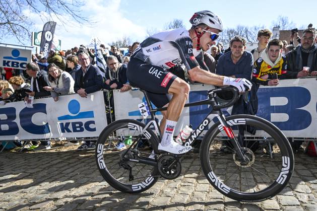 Gent - Wevelgem in Flanders Fields 2025 WEVELGEM, BELGIUM - MARCH 30 : Oliveira Rui (POR) of UAE Team Emirates in action pictured during 87th edition of the UCI World Tour Gent - Wevelgem in Flanders Fields cycling race for Men Elite with start in Ieper and finish in Wevelgem after 250 km on March 30, 2025 in Wevelgem, Belgium, 30 03 2025 ( Motordriver Guy De Vuyst - Wevelgem Belgium  Copyright: xNicoxVereeckenx