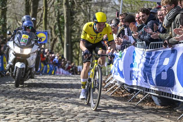 Gent - Wevelgem in Flanders Fields 2025 WEVELGEM, BELGIUM - MARCH 30 : Campenaerts Victor (BEL) of Team Visma I Lease a Bike in action pictured during 87th edition of the UCI World Tour Gent - Wevelgem in Flanders Fields cycling race for Men Elite with start in Ieper and finish in Wevelgem after 250 km on March 30, 2025 in Wevelgem, Belgium, 30 03 2025 ( Motordriver Guy De Vuyst - Wevelgem Belgium  Copyright: xNicoxVereeckenx