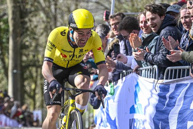 Gent - Wevelgem in Flanders Fields 2025 WEVELGEM, BELGIUM - MARCH 30 : Campenaerts Victor (BEL) of Team Visma I Lease a Bike in action pictured during 87th edition of the UCI World Tour Gent - Wevelgem in Flanders Fields cycling race for Men Elite with start in Ieper and finish in Wevelgem after 250 km on March 30, 2025 in Wevelgem, Belgium, 30 03 2025 ( Motordriver Guy De Vuyst - Wevelgem Belgium  Copyright: xNicoxVereeckenx
