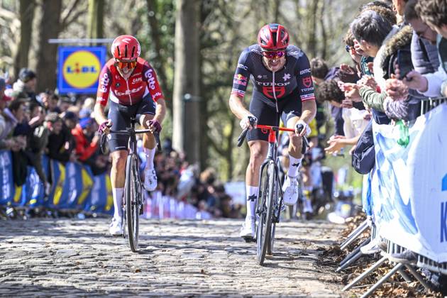 Gent - Wevelgem in Flanders Fields 2025 WEVELGEM, BELGIUM - MARCH 30 : Haller Marco (AUT) of Tudor Pro Cycling Team, Livyns Arjen (BEL) of Lotto in action pictured during 87th edition of the UCI World Tour Gent - Wevelgem in Flanders Fields cycling race for Men Elite with start in Ieper and finish in Wevelgem after 250 km on March 30, 2025 in Wevelgem, Belgium, 30 03 2025 ( Motordriver Guy De Vuyst - Wevelgem Belgium  Copyright: xNicoxVereeckenx