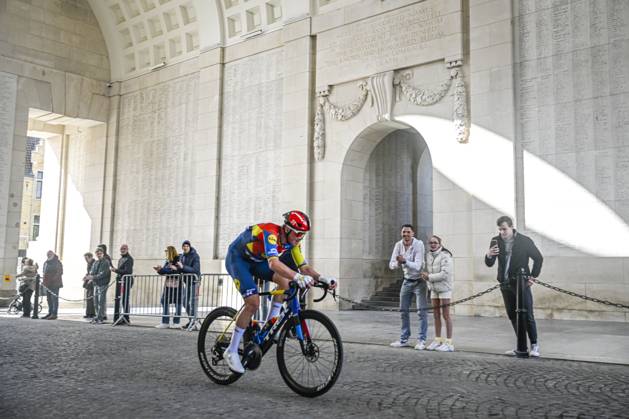 Gent - Wevelgem in Flanders Fields 2025 WEVELGEM, BELGIUM - MARCH 30 : Pedersen Mads (DEN) of Lidl - Trek in the Menenpoort pictured during 87th edition of the UCI World Tour Gent - Wevelgem in Flanders Fields cycling race for Men Elite with start in Ieper and finish in Wevelgem after 250 km on March 30, 2025 in Wevelgem, Belgium, 30 03 2025 ( Motordriver Guy De Vuyst - Wevelgem Belgium  Copyright: xNicoxVereeckenx