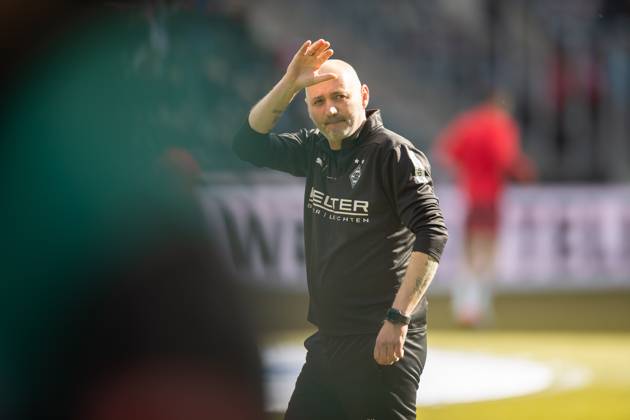 Co coach Oliver Neuville Borussia Moenchengladbach gestures during the Bundesliga match between Borussia Moenchengladbach and RB Leipzig at Stadium in Borussia Park on March 29, 2025 in Moenchengladbach, Germany, Germany Photo by Mario Hommes DeFodi Images Co Trainer Oliver Neuville Borussia Moenchengladbach gestures during the Bundesliga match between Borussia Mönchengladbach and RB Leipzig at Stadium in Borussia Park on March 29, 2025 in Mönchengladbach, Germany Photo by Mario Hommes DeFodi Images DFL regulations prohibit any use of photographs as image sequences and or quasi video Photo by Mario Hommes DeFodi Images
