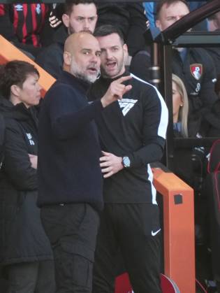 Bournemouth v Manchester City, FA Cup quarter-finals, Football, Vitality Stadium, Bournemouth, UK - 30 Mar 2025 Josep Guardiola manager of Manchester City argues with fourth official Andrew Madley. Bournemouth Vitality Stadium Bournemouth GBR, UK NEWSPAPERS OUT Copyright: xSeanxRyanx