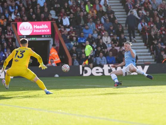 Bournemouth v Manchester City, FA Cup quarter-finals, Football, Vitality Stadium, Bournemouth, UK - 30 Mar 2025 GOAL 1-1. Erling Haaland of Manchester City scores the equaliser. Bournemouth Vitality Stadium Bournemouth GBR, UK NEWSPAPERS OUT Copyright: xSeanxRyanx