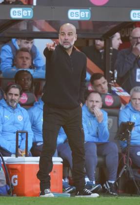 Bournemouth v Manchester City, FA Cup quarter-finals, Football, Vitality Stadium, Bournemouth, UK - 30 Mar 2025 Josep Guardiola manager of Manchester City directs his team. Bournemouth Vitality Stadium Bournemouth GBR, UK NEWSPAPERS OUT Copyright: xSeanxRyanx