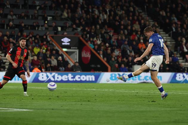 Bournemouth, England, 2nd April 2025. Liam Delap of Ipswich Town scores to make it 2-0 during the Bournemouth v Ipswich Town Premier League match at the Vitality Stadium, Bournemouth. Picture credit should read: Paul Terry Sportimage EDITORIAL USE ONLY. No use with unauthorised audio, video, data, fixture lists, club league logos or live services. Online in-match use limited to 120 images, no video emulation. No use in betting, games or single club league player publications. SPI_015_PT_Bournemouth_Ipswich SPI-3791-0015