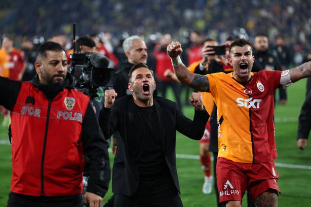 Mourinho grabs Galatasaray manager s nose after Fenerbahce defeat in Istanbul Fenerbahce v Galatasaray during the Turkish Cup, Quarter Final at Sukru Saracoglu, in Istanbul, Turkey, on April 2, 2025 . Fenerbahce coach Jose Mourinho reacts as Fenerbahce and Galatasaray players clash. A mass scuffle had broken out between both sets of players, with the referee sending three players off, two from Galatasaray, and after the final whistle Mourinho appeared to pinch Okan Buruk s nose who then fell dramatically to the ground. Photo by Saycan DIA Images ABACAPRESS.COM Istanbul Turkey Copyright: xDIAxImages ABACAx