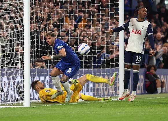 London, England, 3rd April 2025. Enzo Fernandez of Chelsea celebrates scoring his sides opening goal during the Chelsea v Tottenham Premier League match at Stamford Bridge, London. Picture credit should read: David Klein Sportimage EDITORIAL USE ONLY. No use with unauthorised audio, video, data, fixture lists, club league logos or live services. Online in-match use limited to 120 images, no video emulation. No use in betting, games or single club league player publications. SPI_014_DK_Chelsea_Tottenham SPI-3792-0014