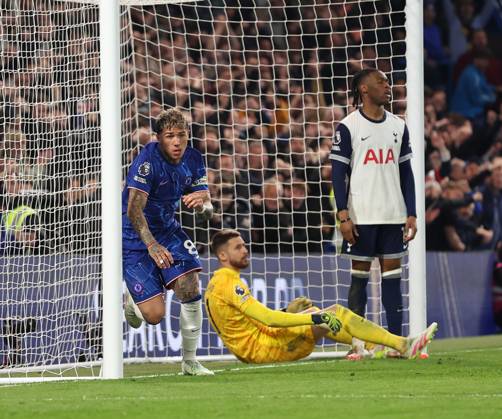 London, England, 3rd April 2025. Enzo Fernandez of Chelsea celebrates scoring his sides opening goal during the Chelsea v Tottenham Premier League match at Stamford Bridge, London. Picture credit should read: David Klein Sportimage EDITORIAL USE ONLY. No use with unauthorised audio, video, data, fixture lists, club league logos or live services. Online in-match use limited to 120 images, no video emulation. No use in betting, games or single club league player publications. SPI_015_DK_Chelsea_Tottenham SPI-3792-0016